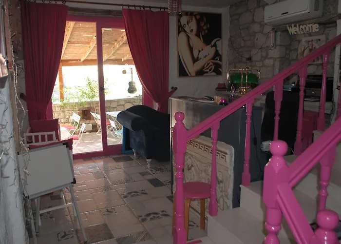 Aladam Bed and Breakfast *